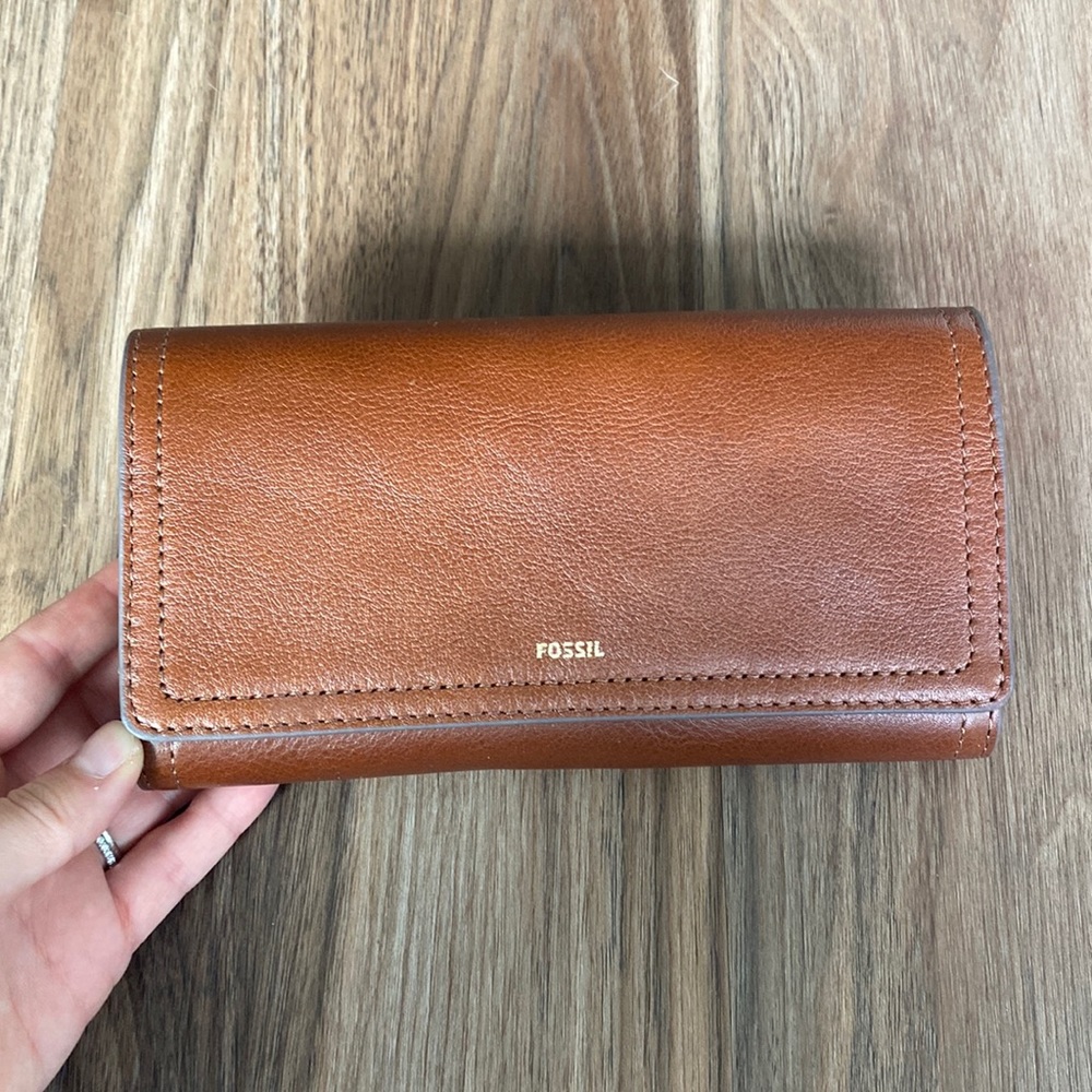 NWT Fossil Brown Leather Wallet